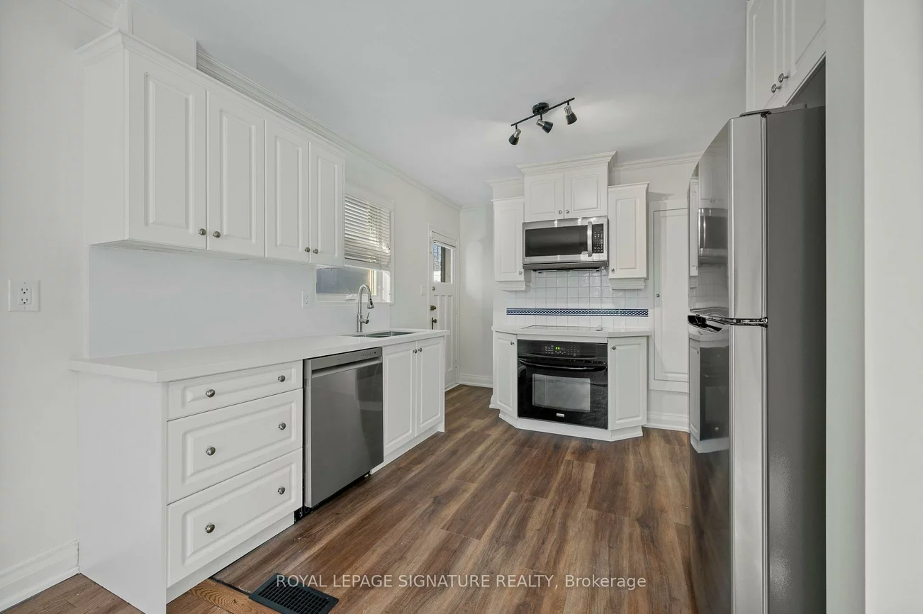 28, Eagle, Stonegate-Queensway, Toronto