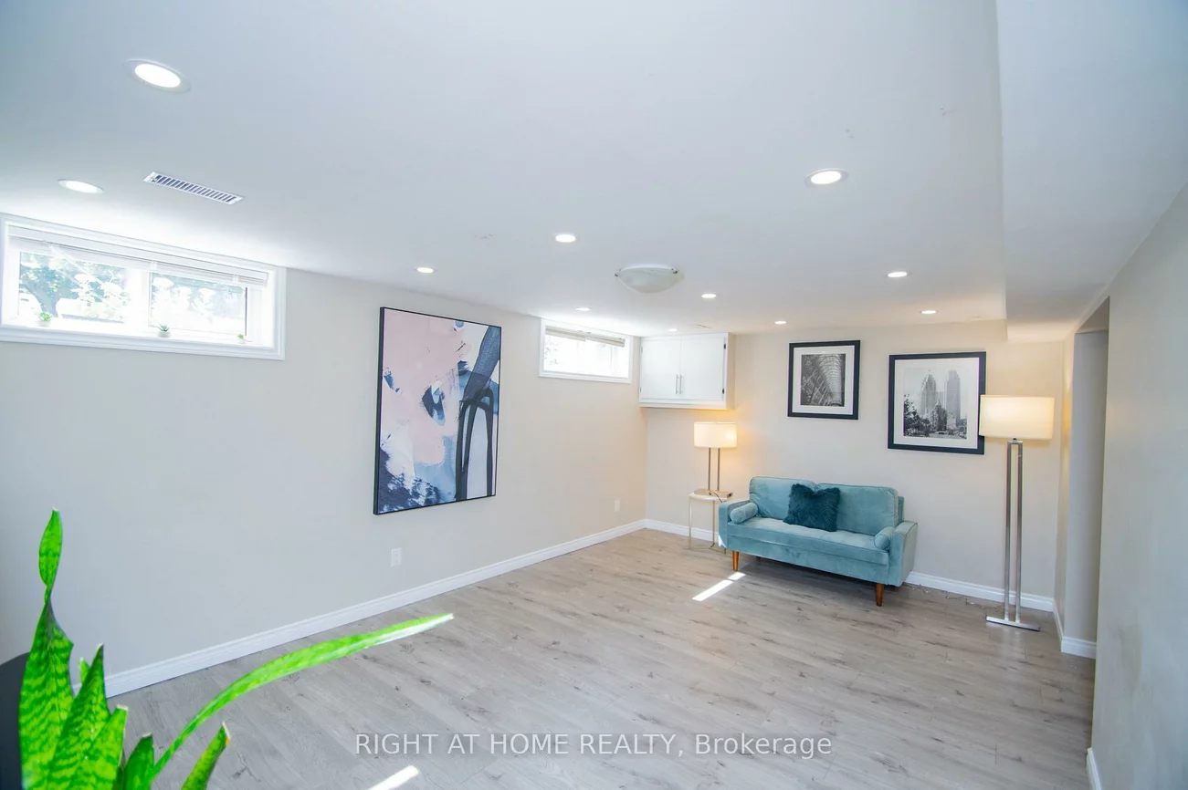 65, Bridgenorth, Thistletown-Beaumonde Heights, Toronto