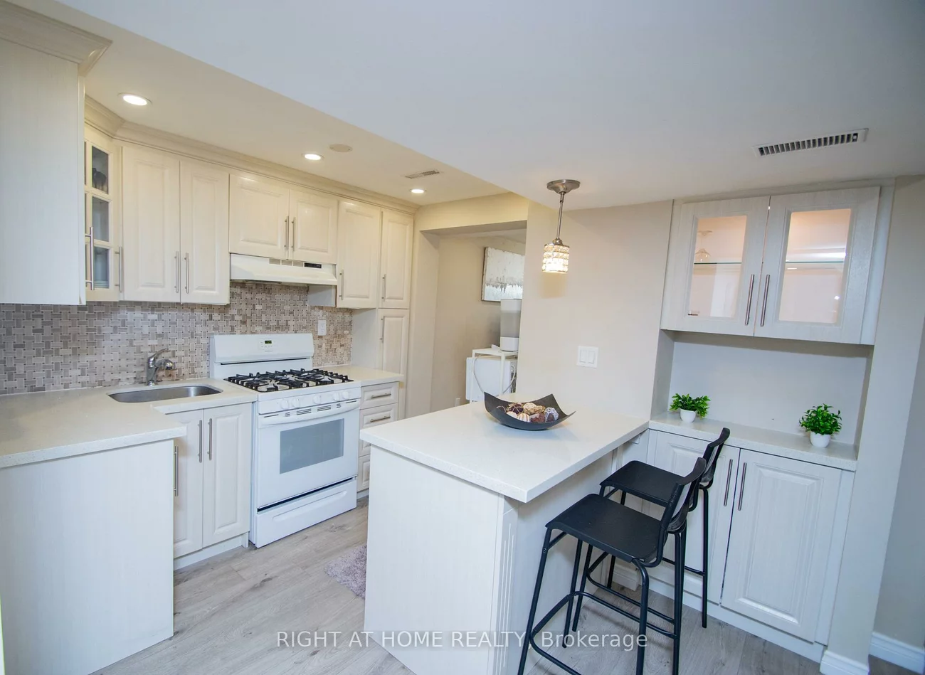 65, Bridgenorth, Thistletown-Beaumonde Heights, Toronto