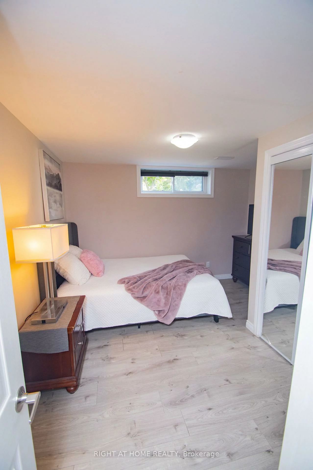 65, Bridgenorth, Thistletown-Beaumonde Heights, Toronto