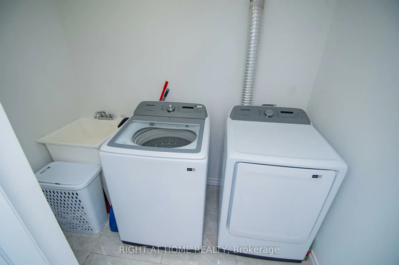 65, Bridgenorth, Thistletown-Beaumonde Heights, Toronto