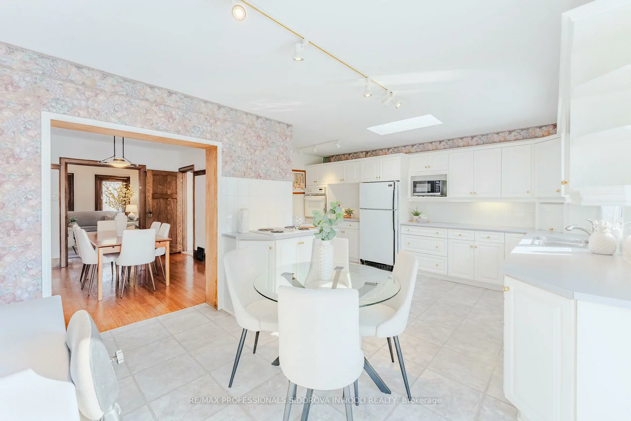 44, Thornhill, Lambton Baby Point, Toronto