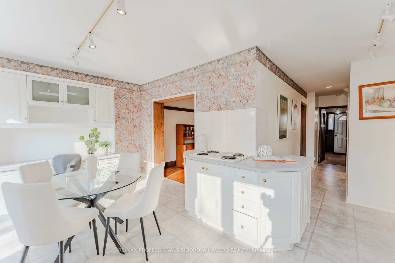 44, Thornhill, Lambton Baby Point, Toronto