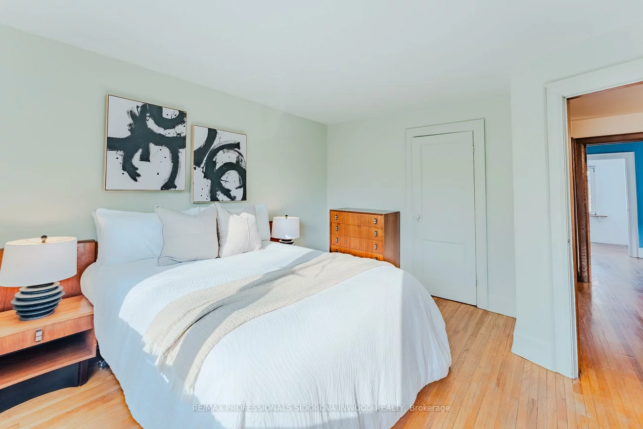 44, Thornhill, Lambton Baby Point, Toronto