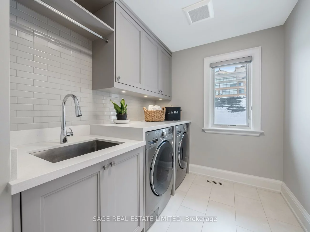 925, Royal York, Stonegate-Queensway, Toronto