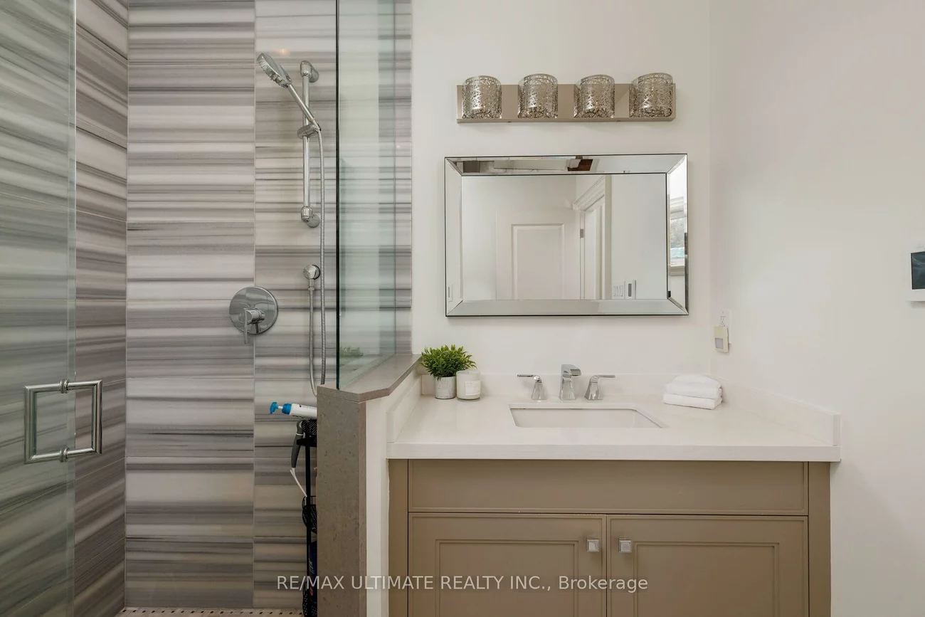 27, Ravensbourne, Princess-Rosethorn, Toronto