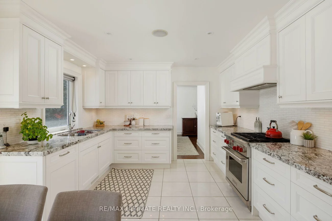 27, Ravensbourne, Princess-Rosethorn, Toronto