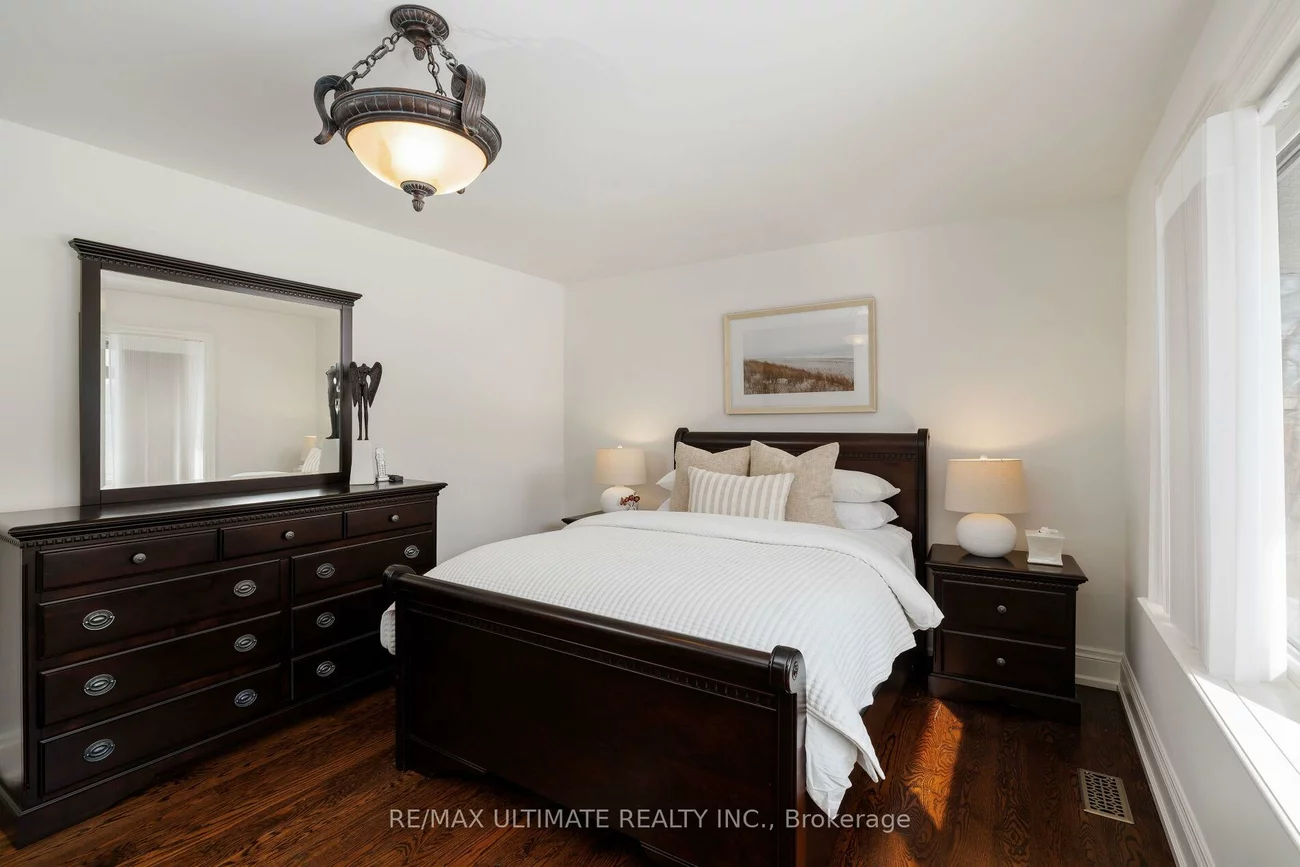 27, Ravensbourne, Princess-Rosethorn, Toronto