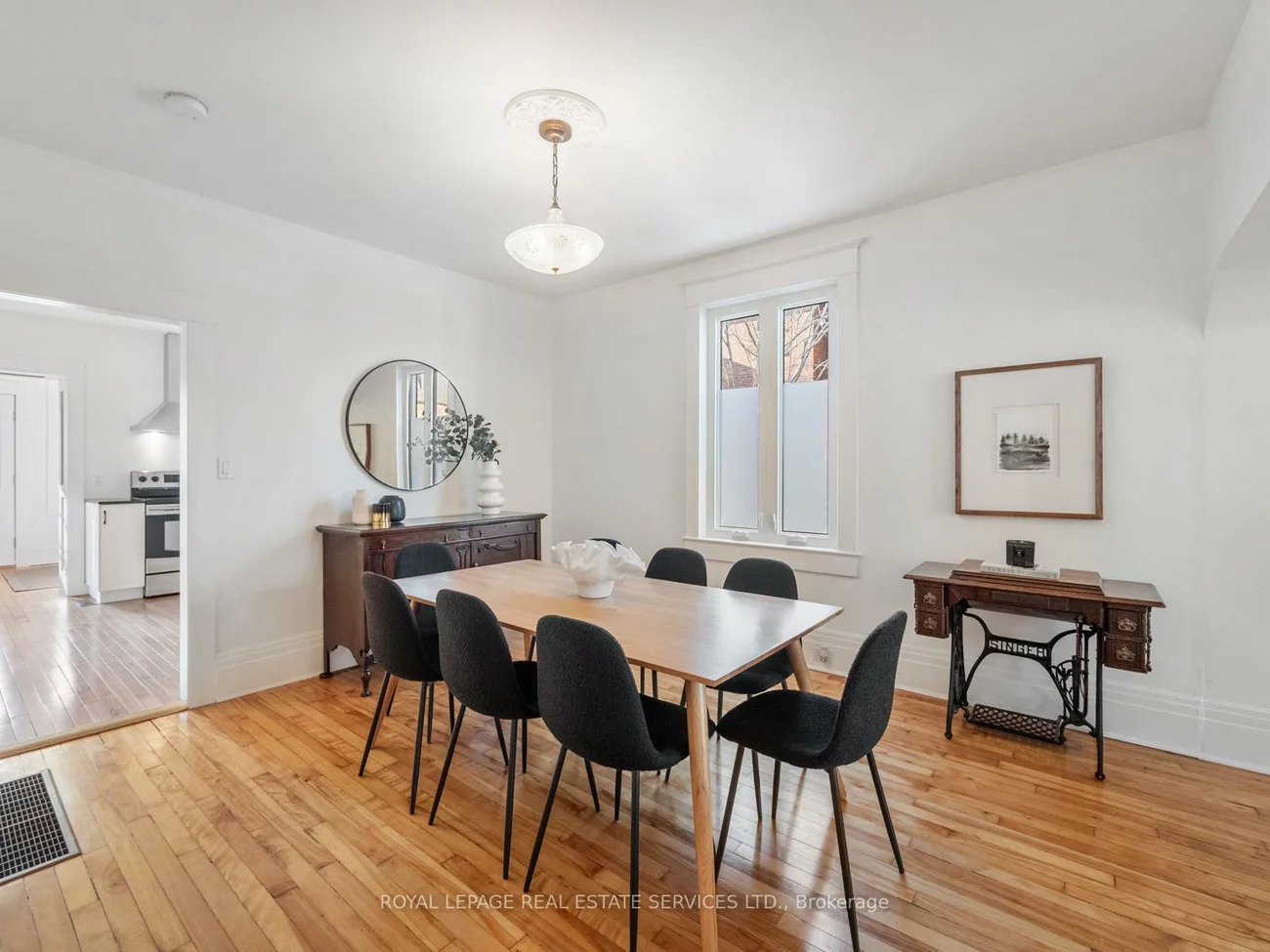 574, St Clarens, Dovercourt-Wallace Emerson-Junction, Toronto