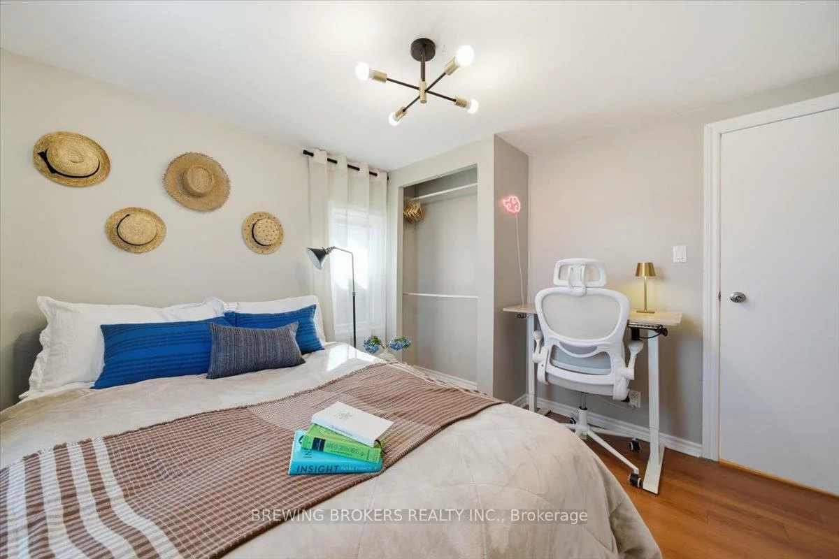 72, Thirteenth, New Toronto, Toronto