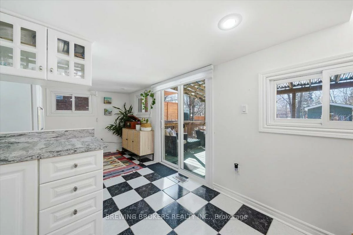 72, Thirteenth, New Toronto, Toronto