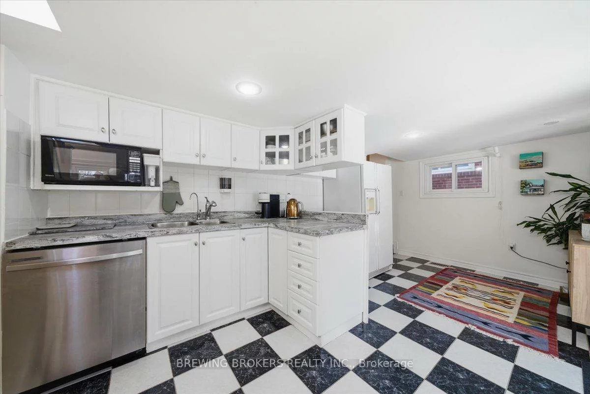 72, Thirteenth, New Toronto, Toronto