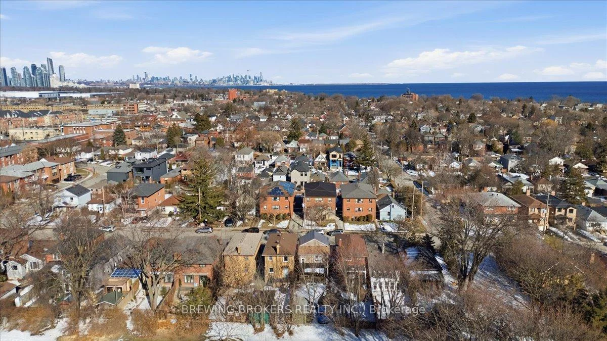 72, Thirteenth, New Toronto, Toronto