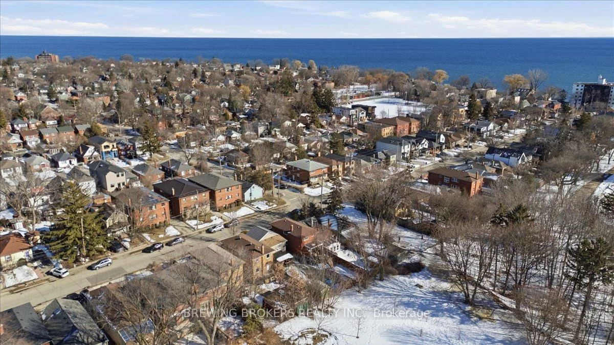 72, Thirteenth, New Toronto, Toronto