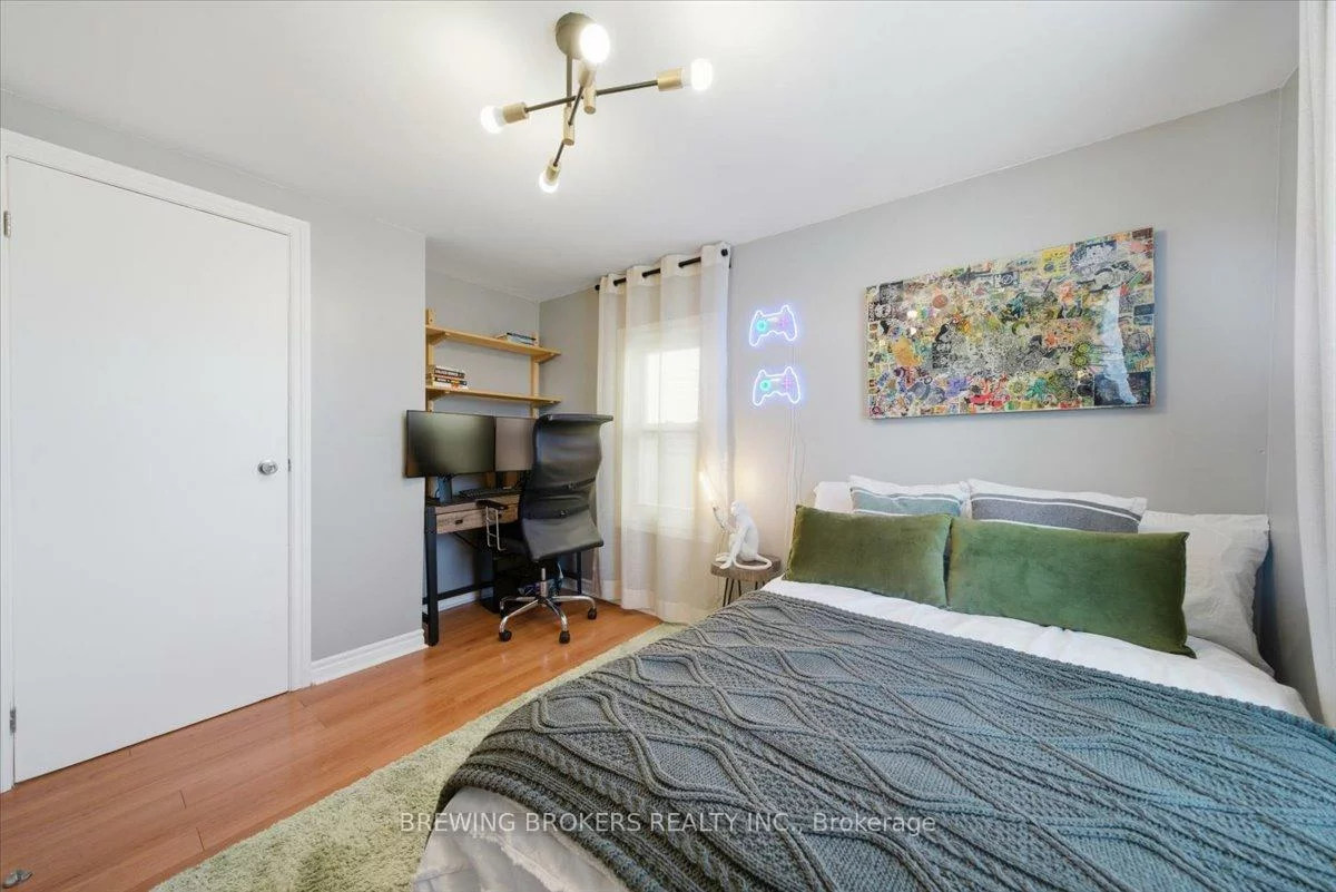 72, Thirteenth, New Toronto, Toronto