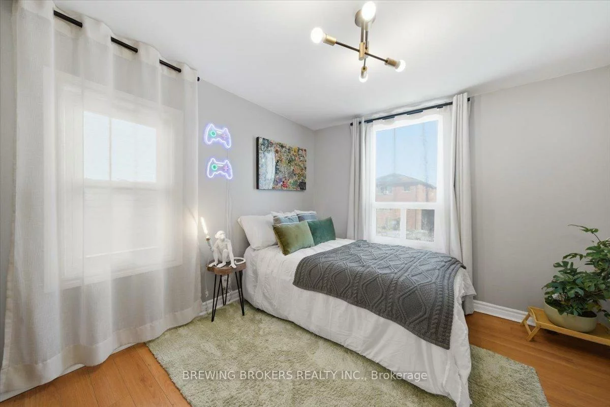 72, Thirteenth, New Toronto, Toronto