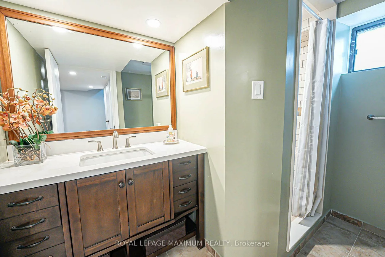 2113, Keele, Beechborough-Greenbrook, Toronto