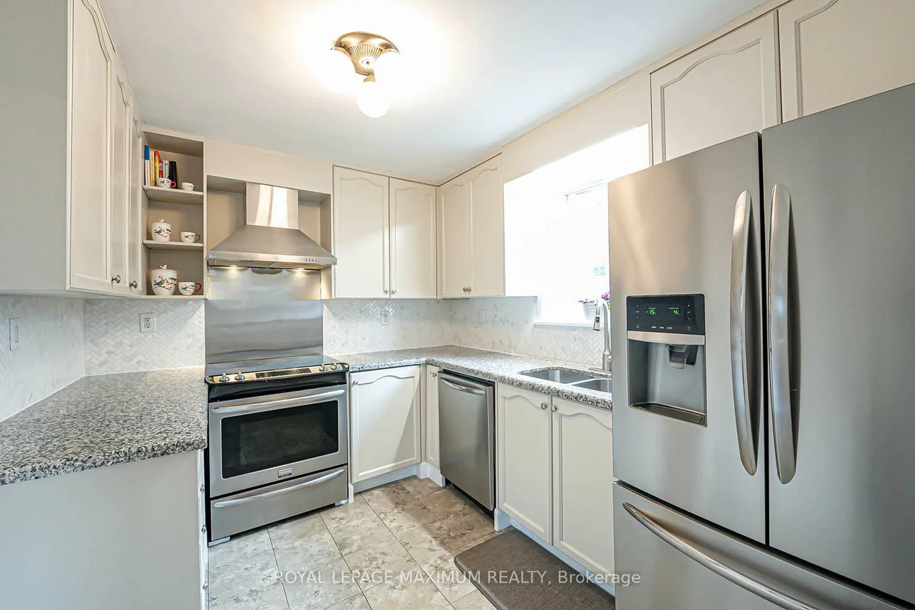 2113, Keele, Beechborough-Greenbrook, Toronto