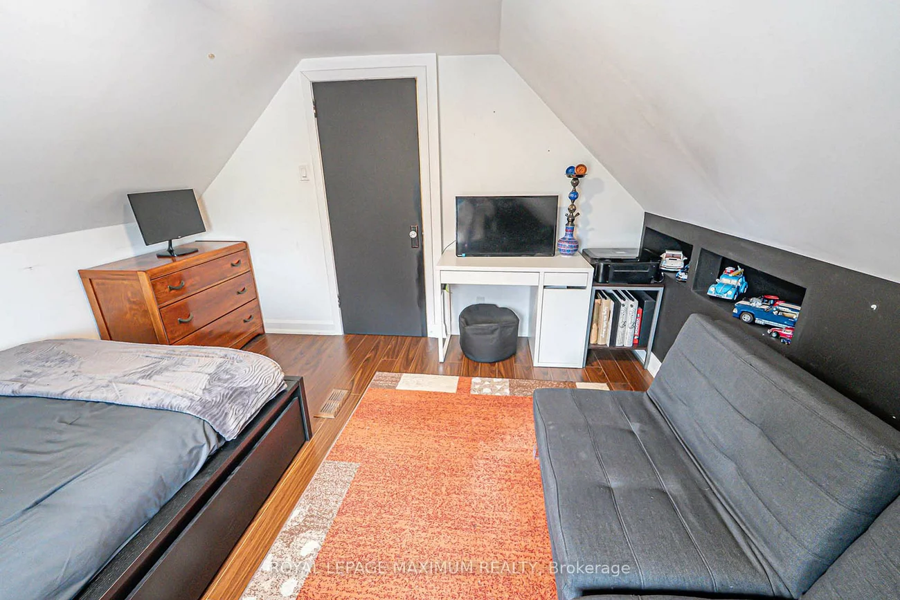 2113, Keele, Beechborough-Greenbrook, Toronto