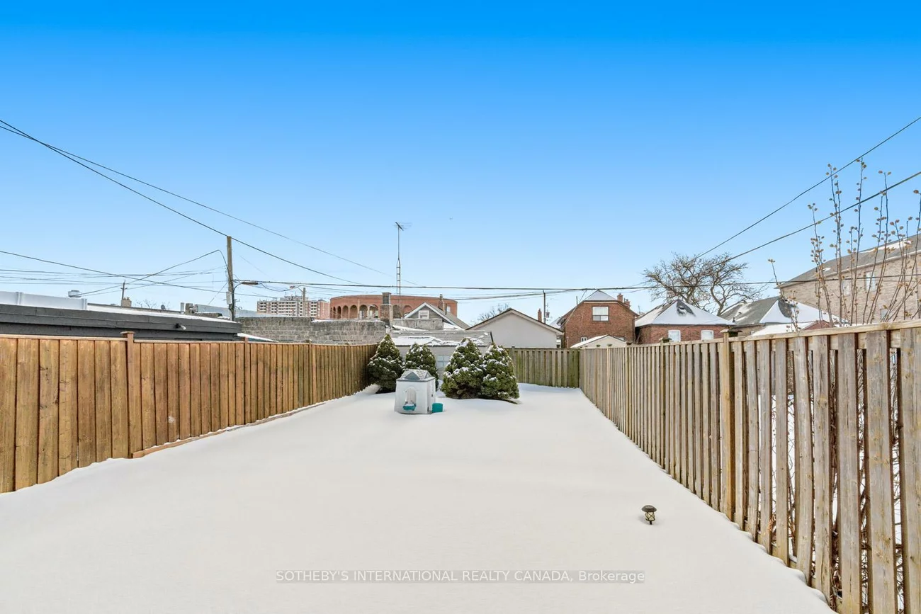 15A, Schell, Briar Hill-Belgravia, Toronto