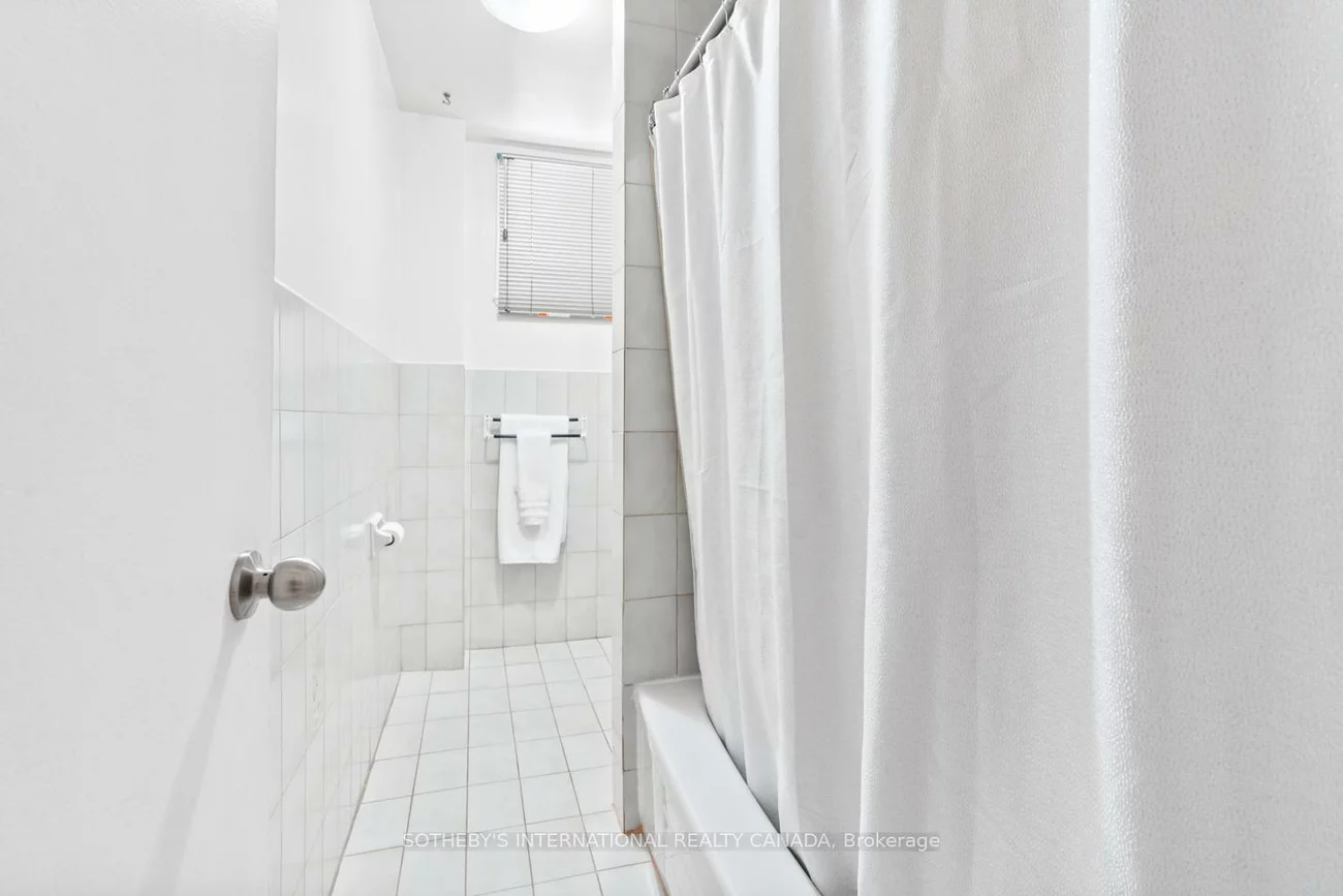 15A, Schell, Briar Hill-Belgravia, Toronto