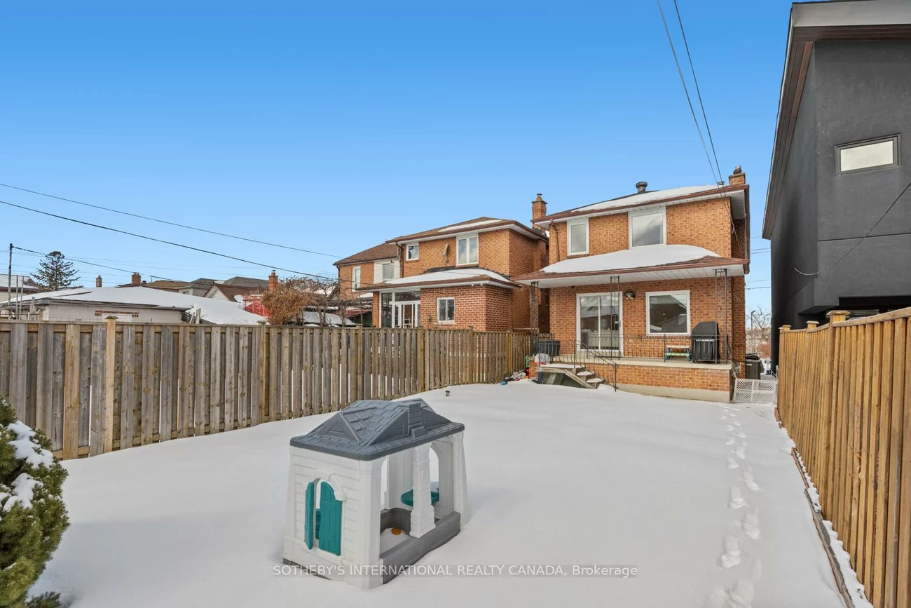 15A, Schell, Briar Hill-Belgravia, Toronto