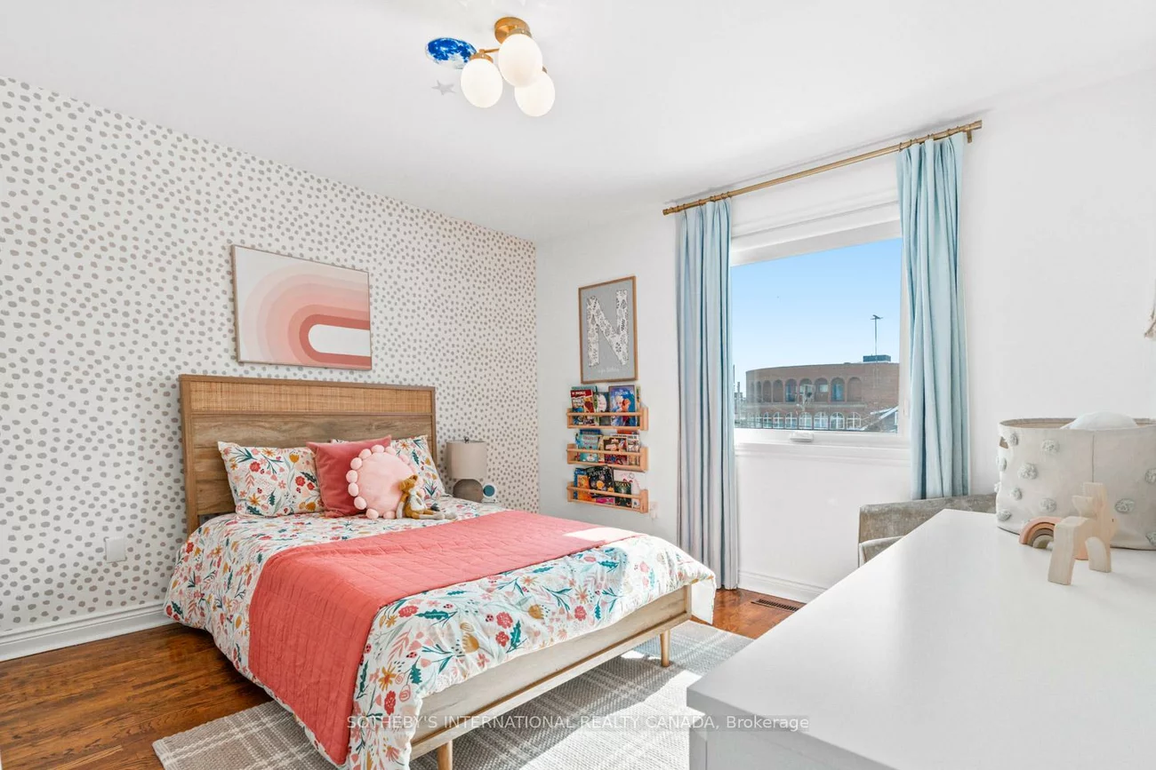 15A, Schell, Briar Hill-Belgravia, Toronto