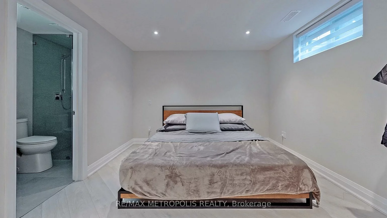 20, Knox, Humber Summit, Toronto