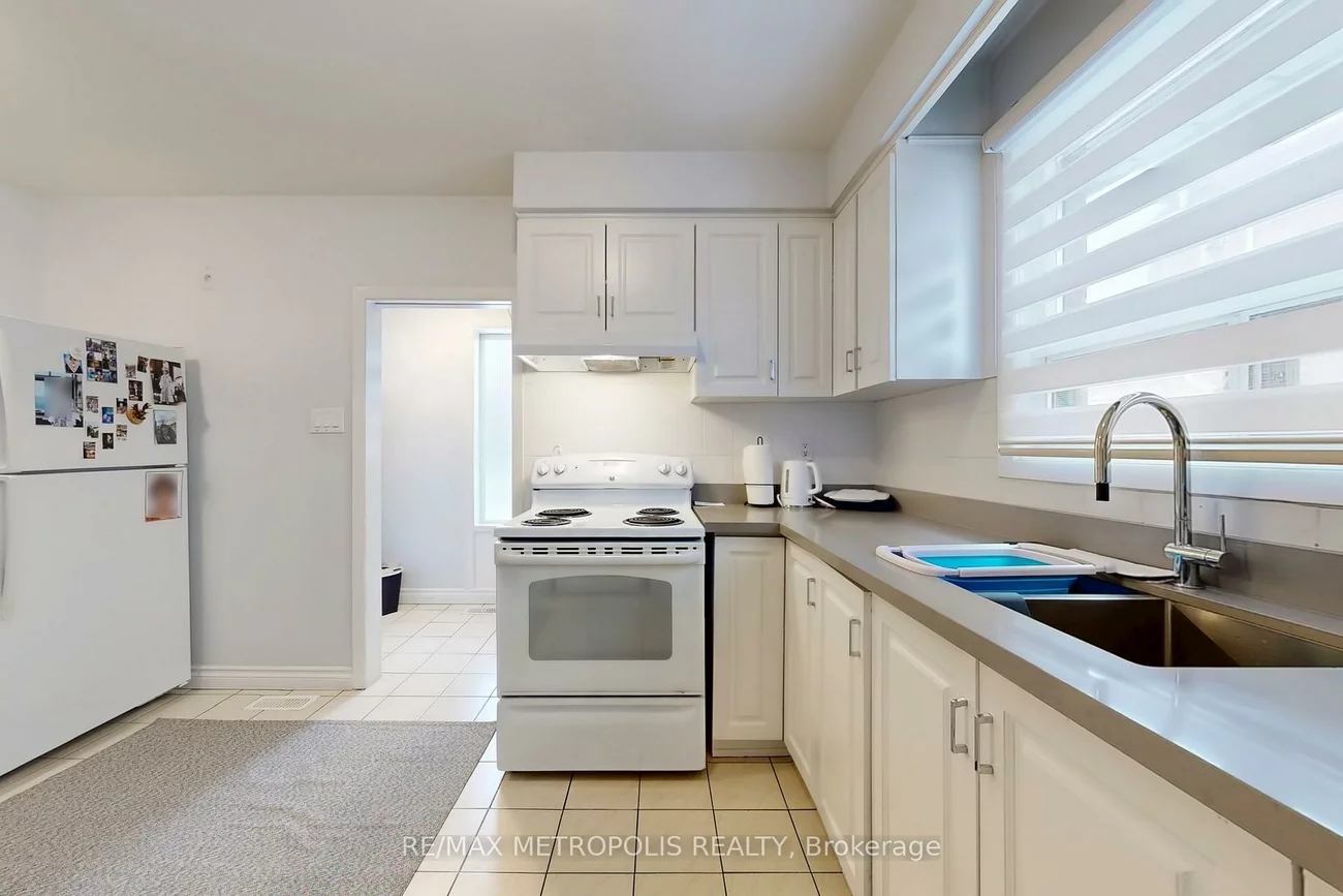 20, Knox, Humber Summit, Toronto