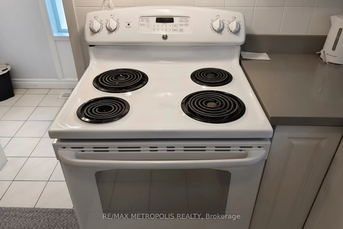 20, Knox, Humber Summit, Toronto