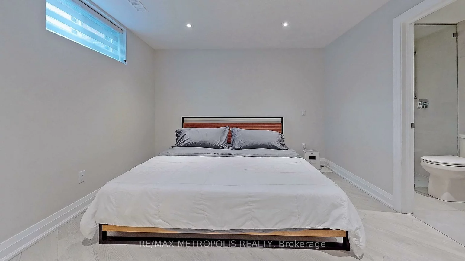 20, Knox, Humber Summit, Toronto