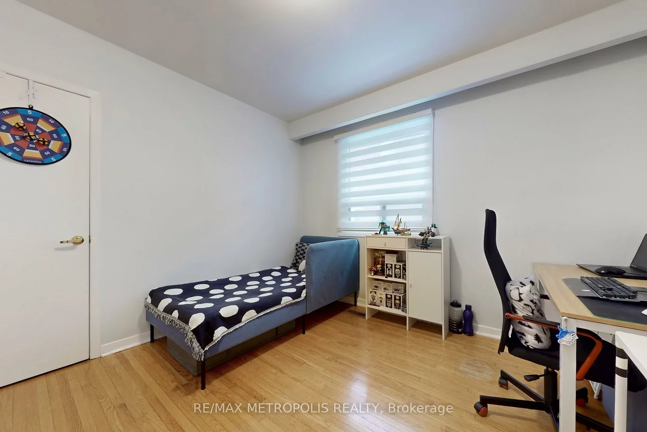 20, Knox, Humber Summit, Toronto