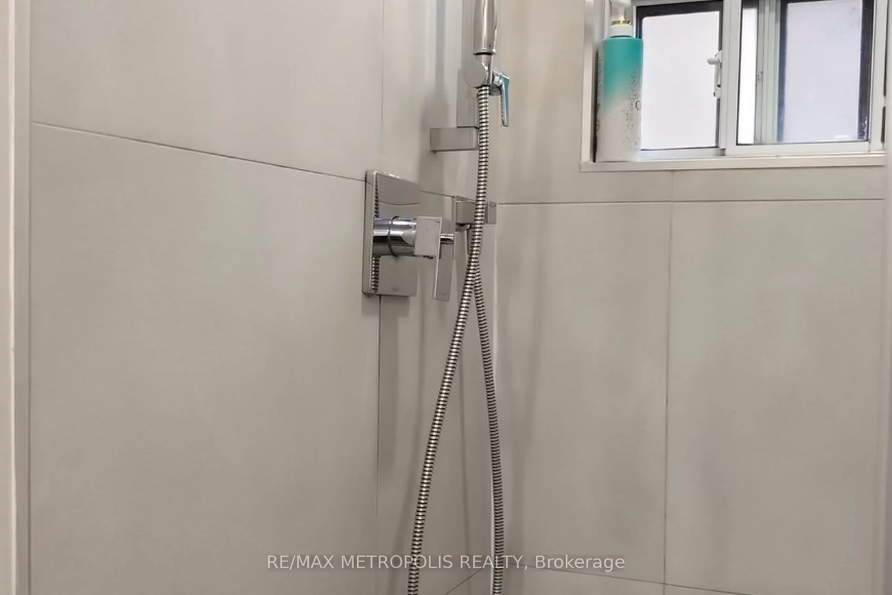 20, Knox, Humber Summit, Toronto