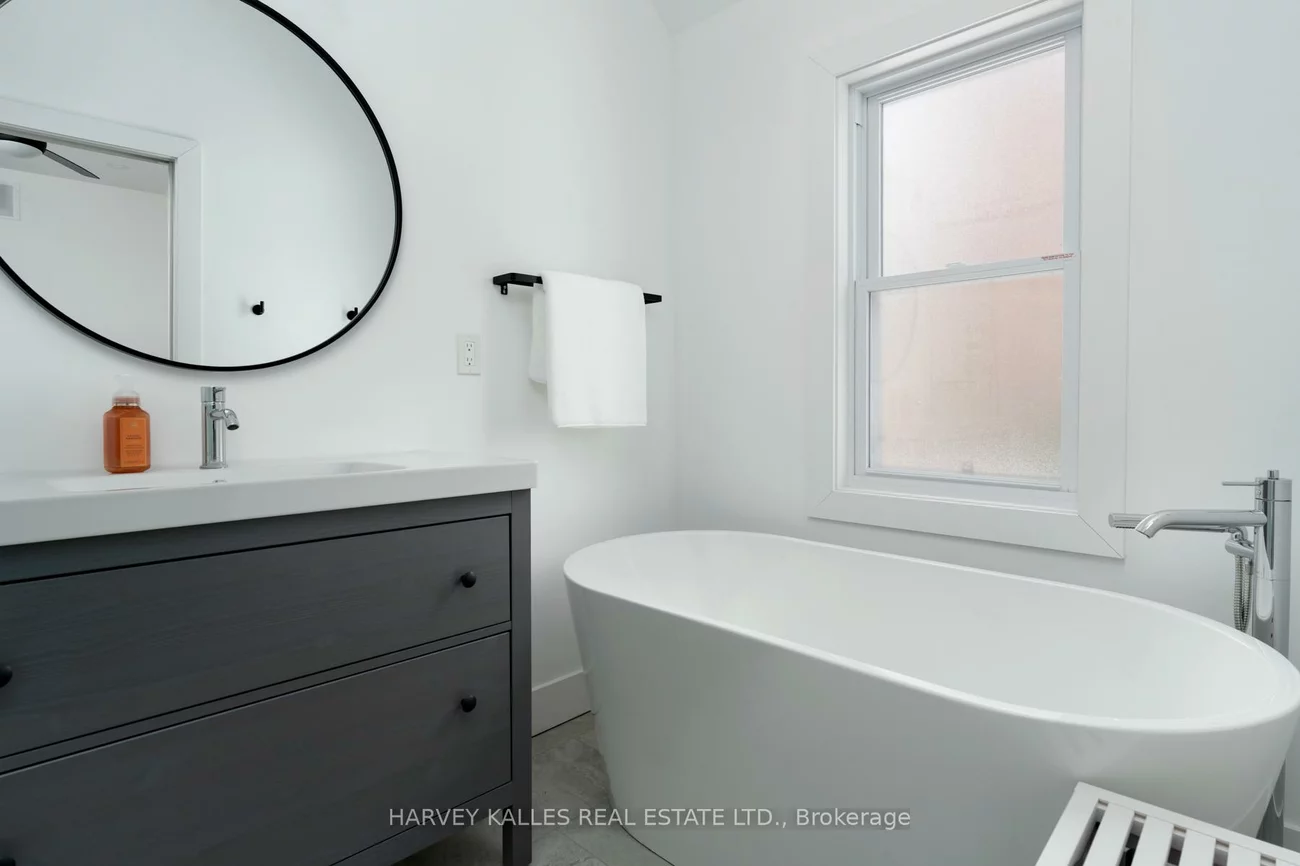 31, Elder, Long Branch, Toronto