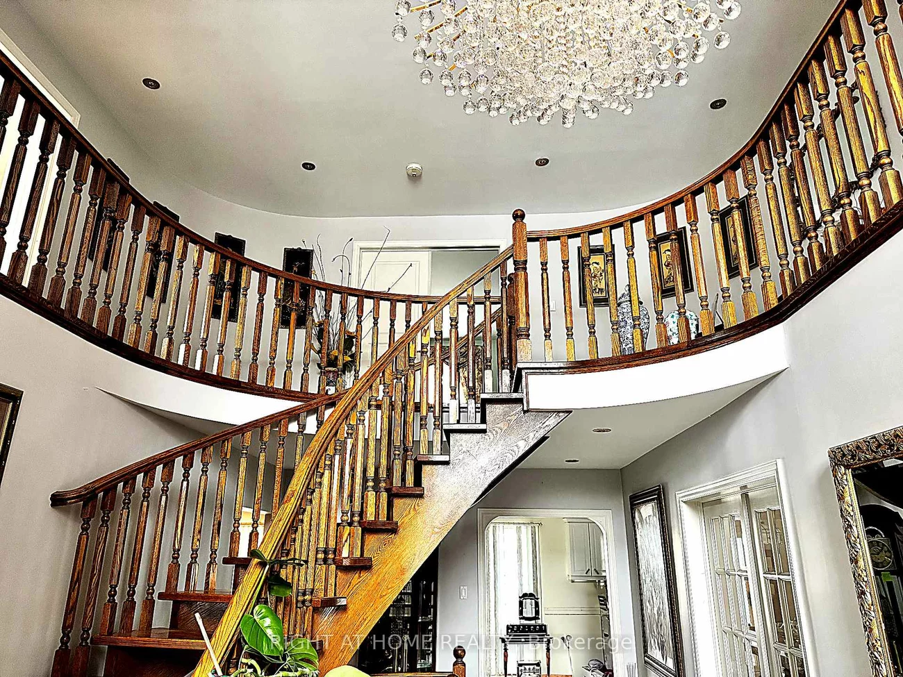 32, Creston, Yorkdale-Glen Park, Toronto