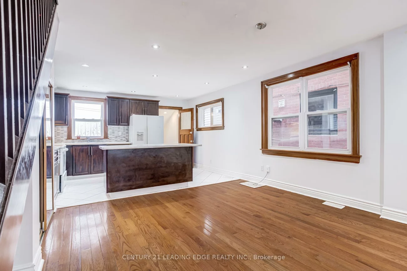 12, Innes, Corso Italia-Davenport, Toronto