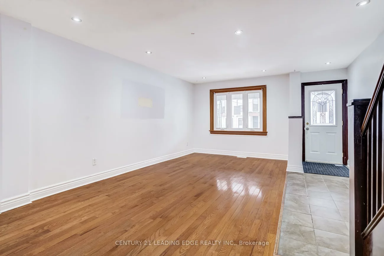 12, Innes, Corso Italia-Davenport, Toronto