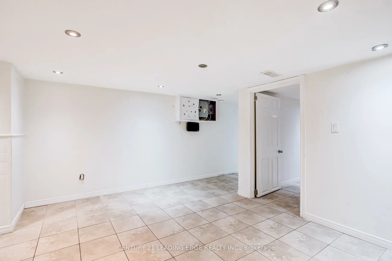 12, Innes, Corso Italia-Davenport, Toronto