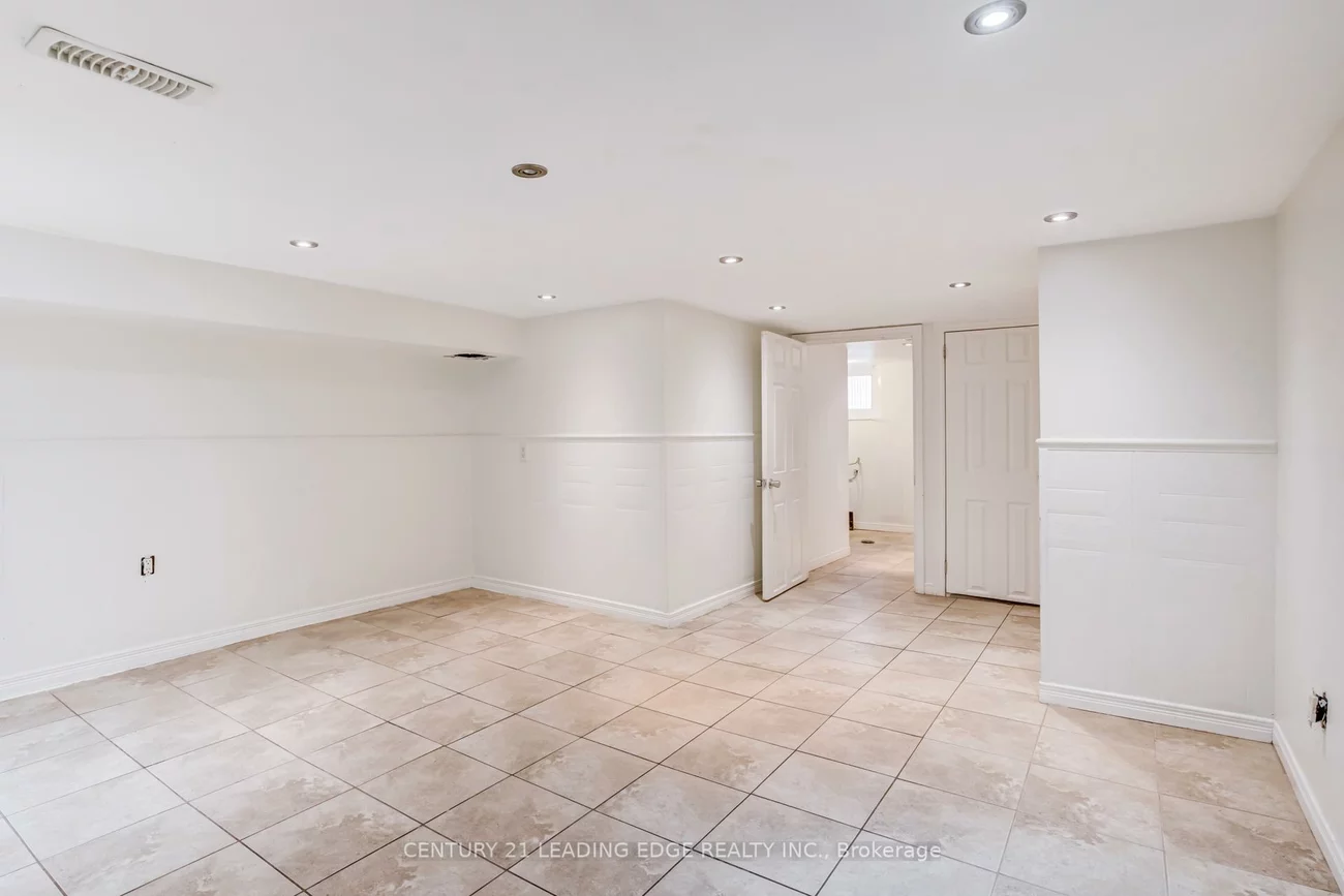 12, Innes, Corso Italia-Davenport, Toronto