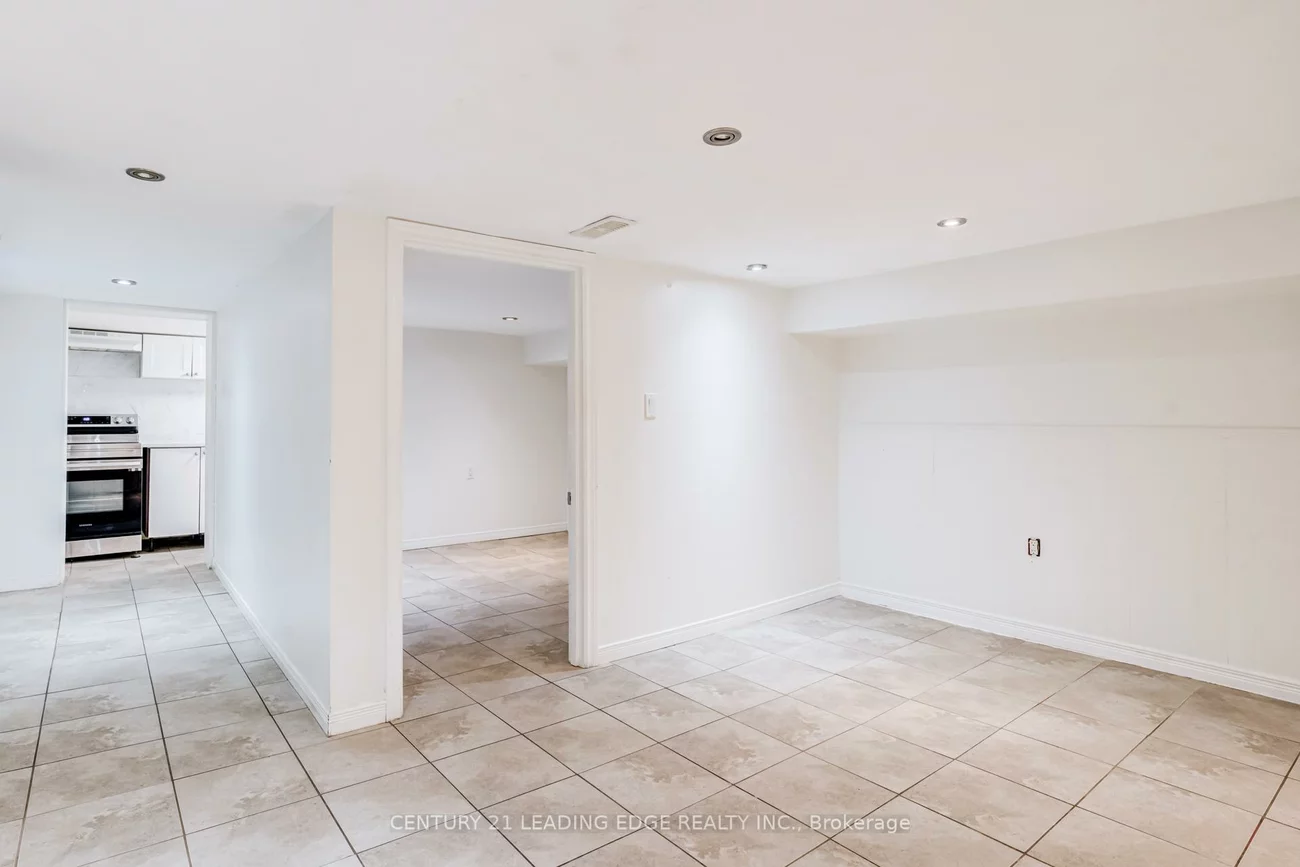 12, Innes, Corso Italia-Davenport, Toronto