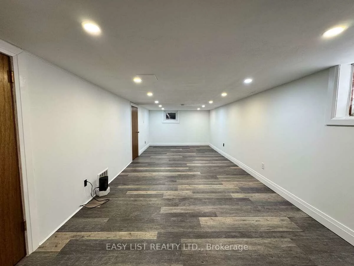 28, Inverleigh, Stonegate-Queensway, Toronto