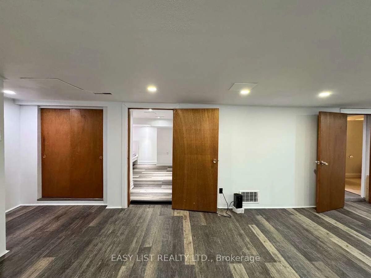 28, Inverleigh, Stonegate-Queensway, Toronto