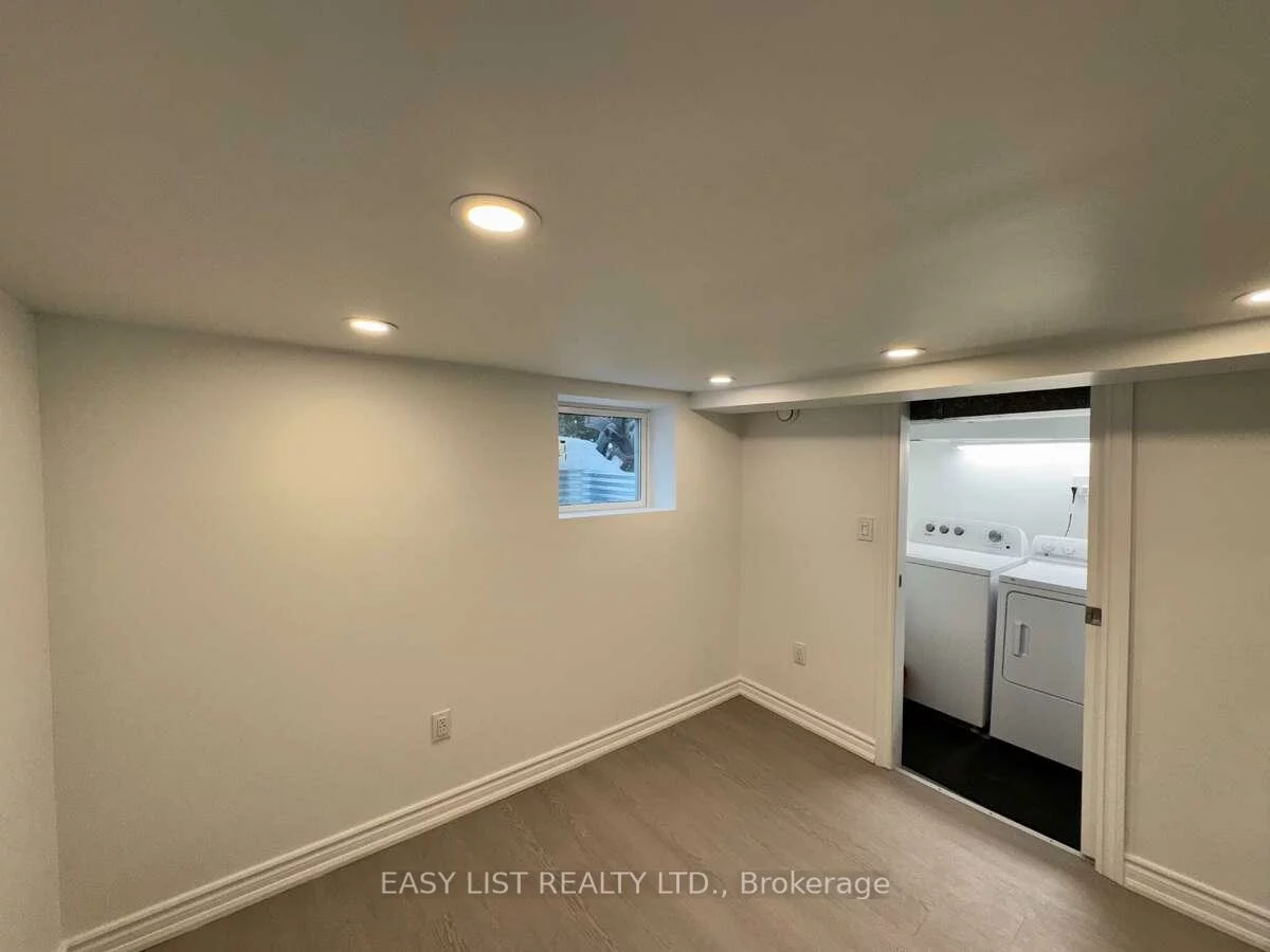 28, Inverleigh, Stonegate-Queensway, Toronto