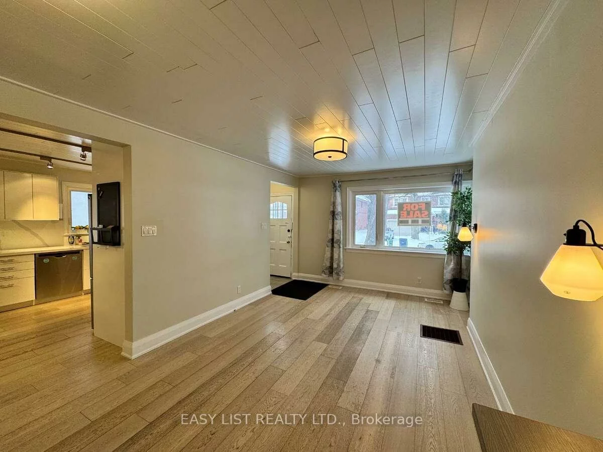 28, Inverleigh, Stonegate-Queensway, Toronto