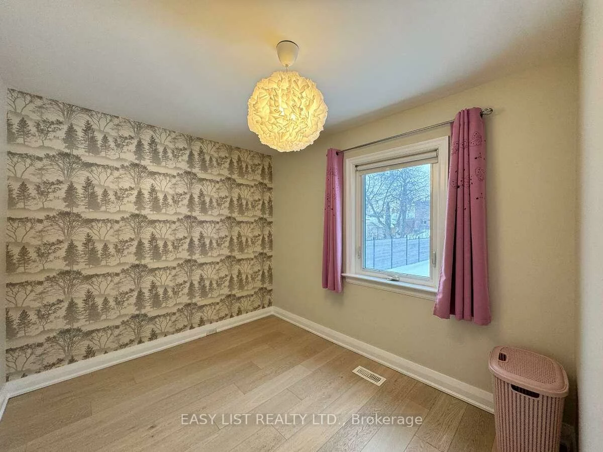 28, Inverleigh, Stonegate-Queensway, Toronto
