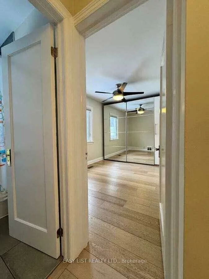 28, Inverleigh, Stonegate-Queensway, Toronto