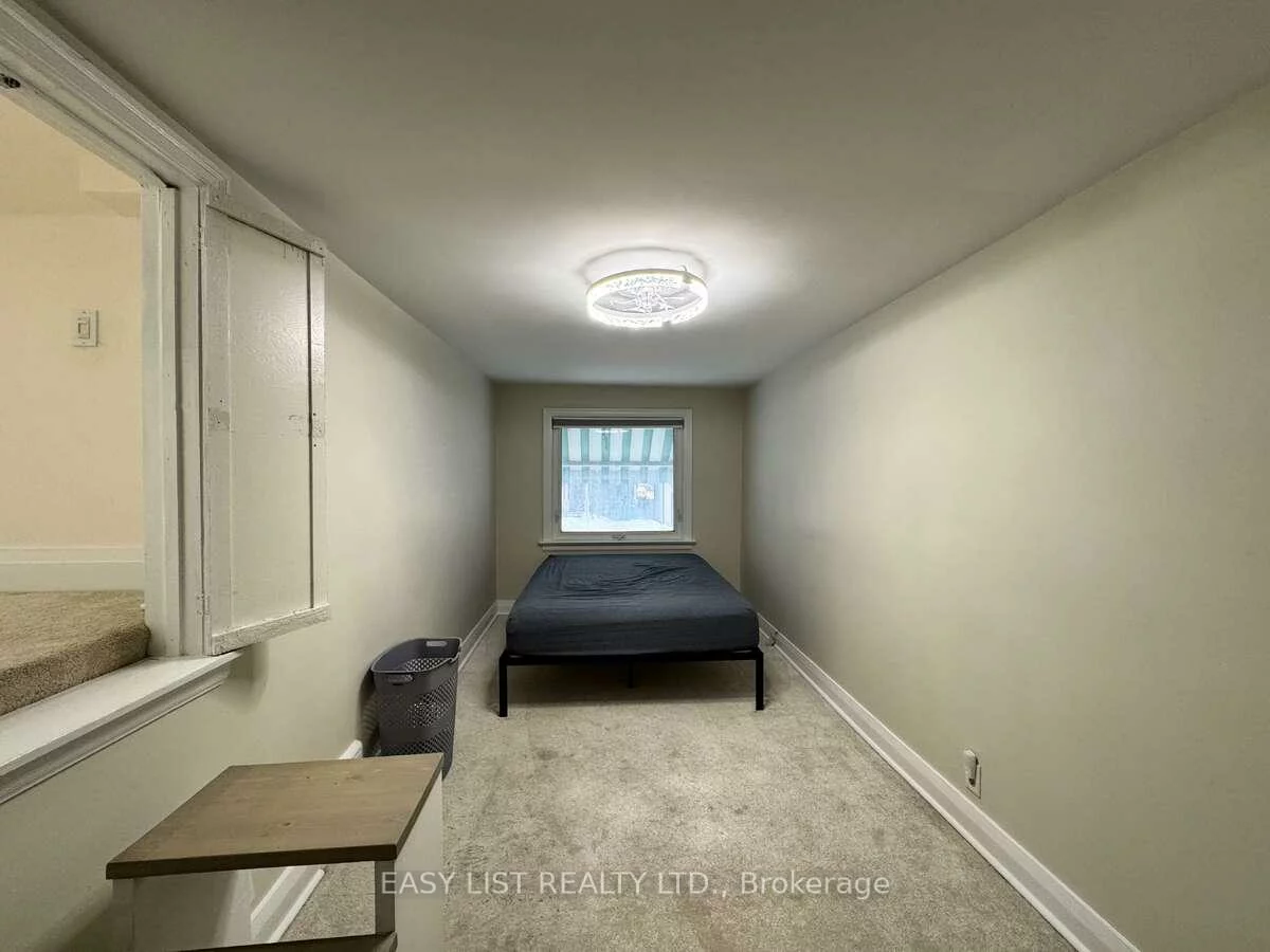 28, Inverleigh, Stonegate-Queensway, Toronto