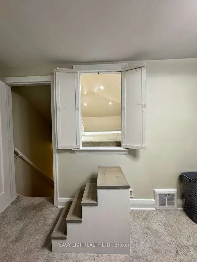 28, Inverleigh, Stonegate-Queensway, Toronto