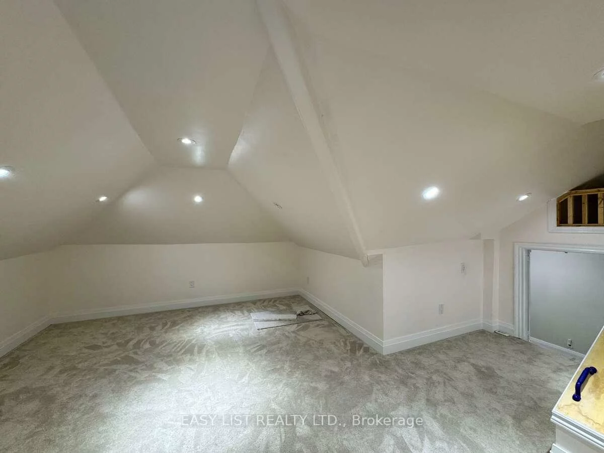 28, Inverleigh, Stonegate-Queensway, Toronto