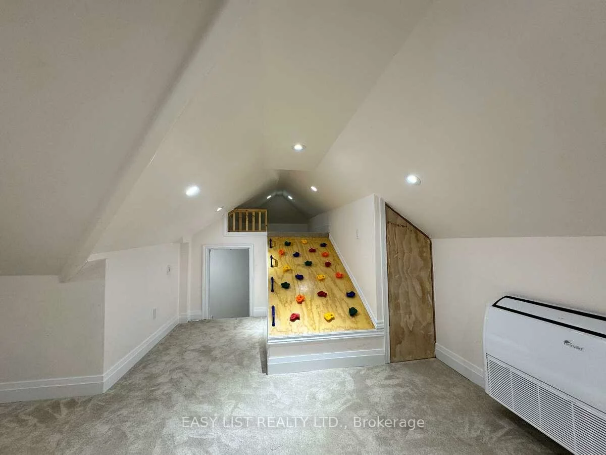 28, Inverleigh, Stonegate-Queensway, Toronto